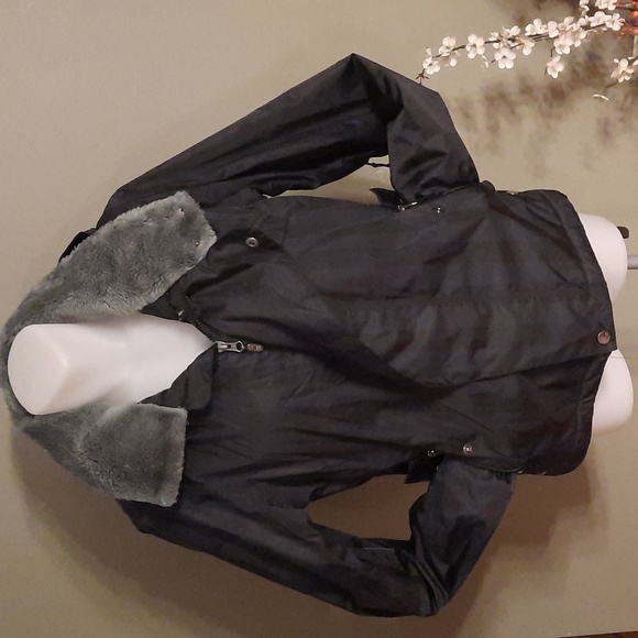 Burton Duchess snowboard jacket - Picture 11 of 16